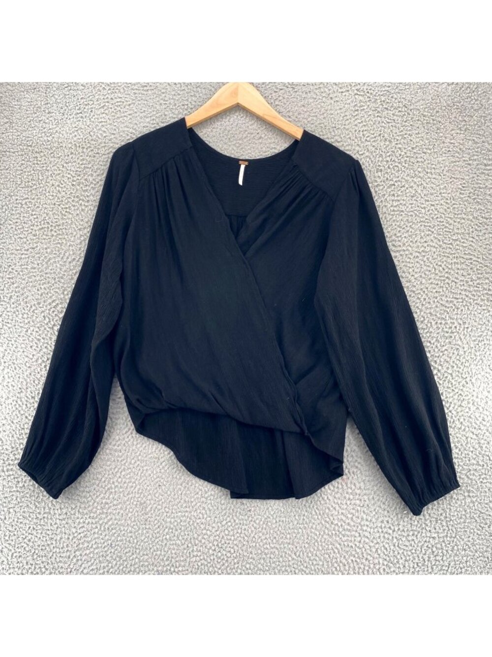 Free People Top Womens Medium Black Crinkle Long Balloon Sleeve Surplice Blouse